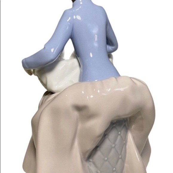 Nao Lladro #1214 “Bundle of Love”. - Picture 5 of 7